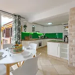 Sea View Penthouse Eden - Lejlighed